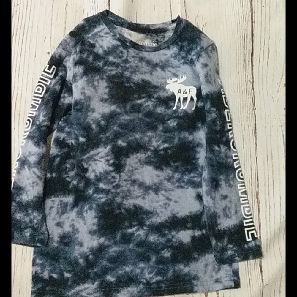 Unisex  Long-sleeved T 5/6 runs big